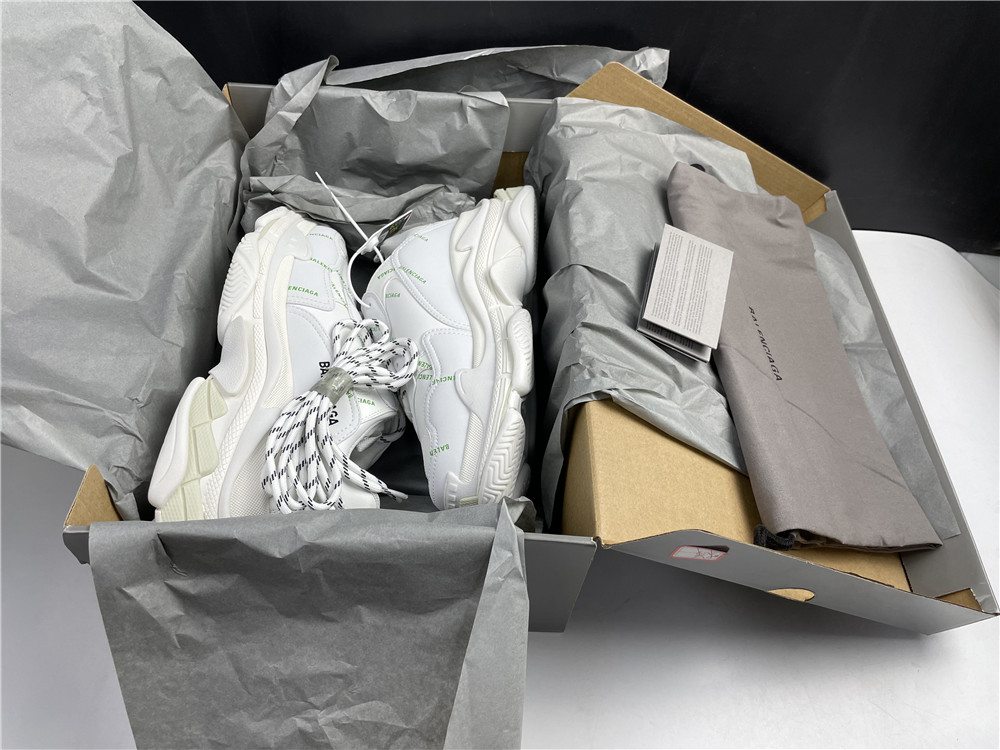 TRIPLE-S SNEAKER